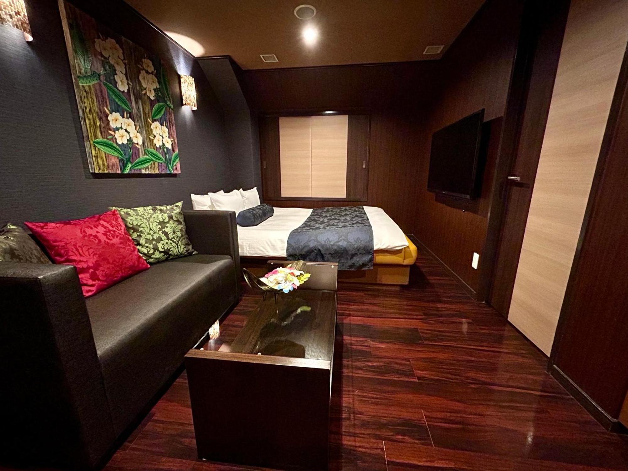 รักโรงแรม Asian Color (adults Only)